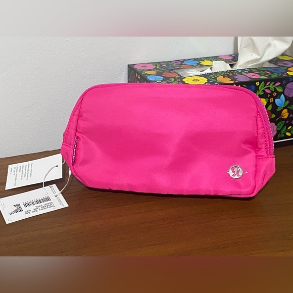 Lululemon Everywhere Belt Bag-1L Sonic Pink - Picture 1 of 10